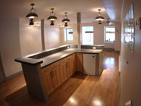 Living Room / Breakfast Bar