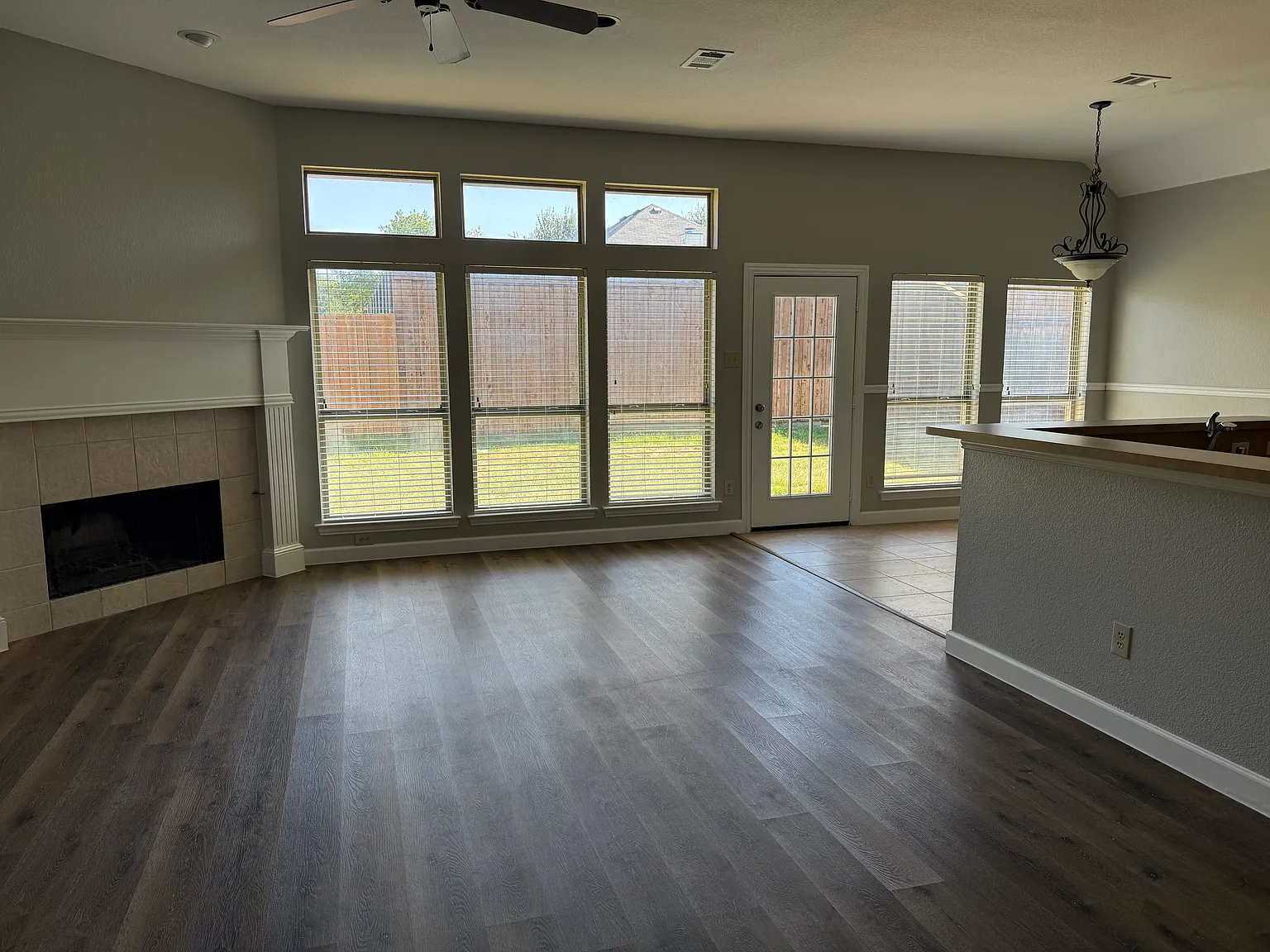 3 bed, 2079 sqft, $2,690 — Photo 4