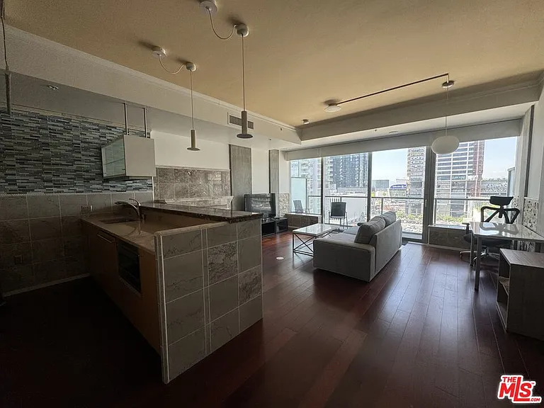 1155 S Grand Ave #910 — Photo 4
