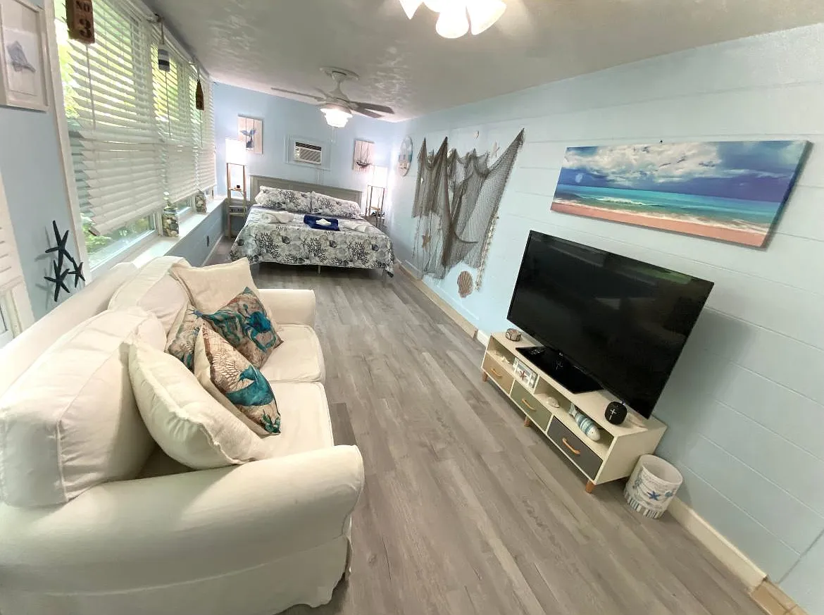 Studio, 650 sqft, $1,650 — Photo 1