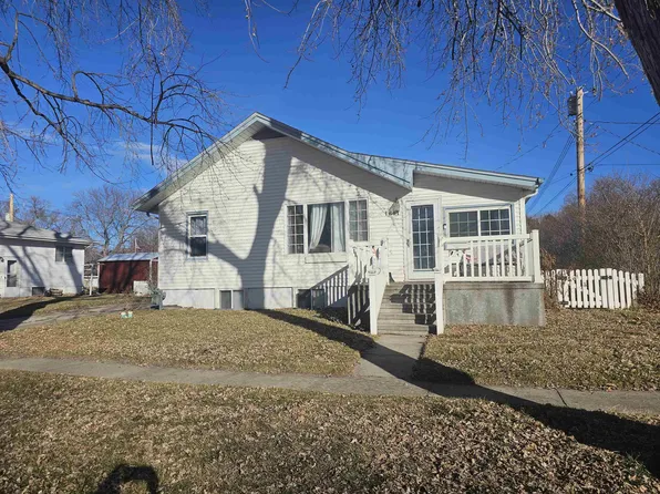 1611 Avenue C, Gothenburg, NE 69138
