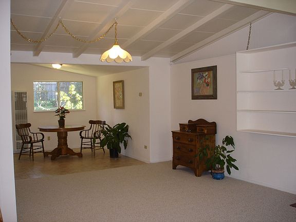 Living/dinning room