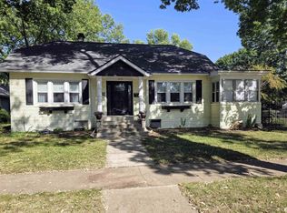 912 S 4th St, Pekin, IL 61554