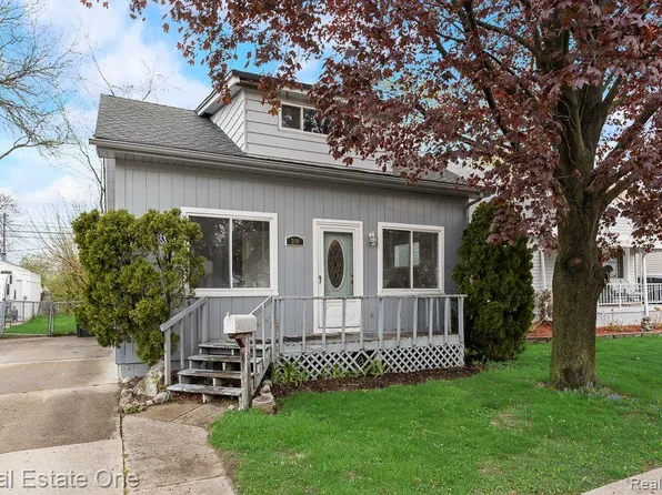 310 Massoit St, Clawson, MI 48017