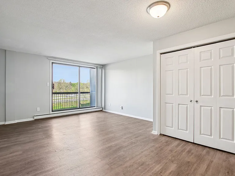Edgewater Apartments — Photo 11
