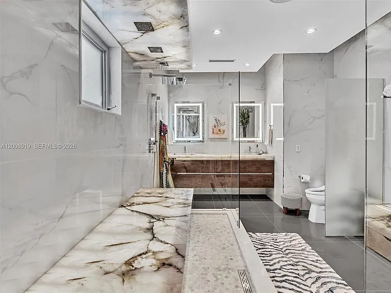 307 Holiday Dr — Photo 53