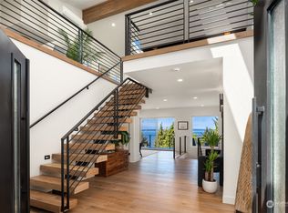 1025 California Ln SW, Seattle, WA 98116