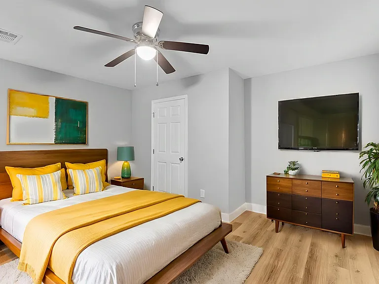 Crestview Apartments — Photo 3