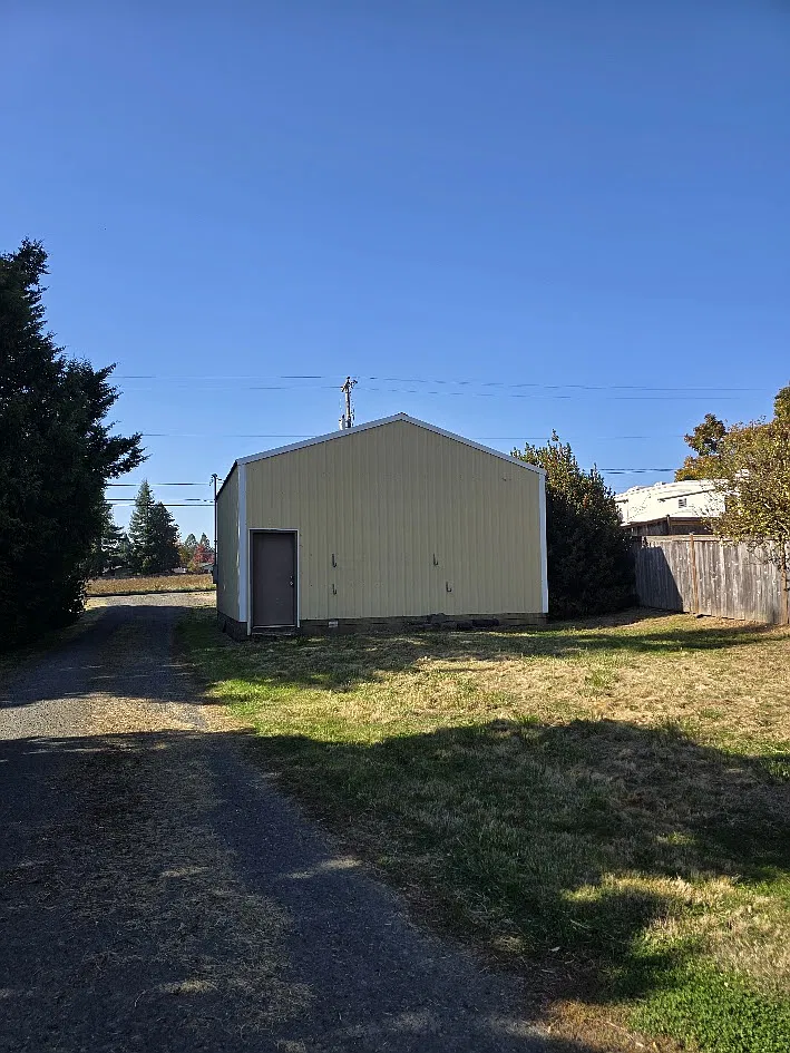 3 bed, $2,400 — Photo 3