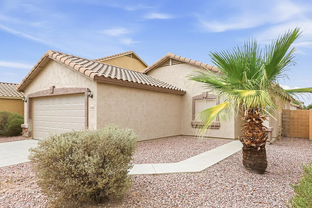 3 bed, 2.0 bath, 1261 sqft, $1,915 — Photo 3