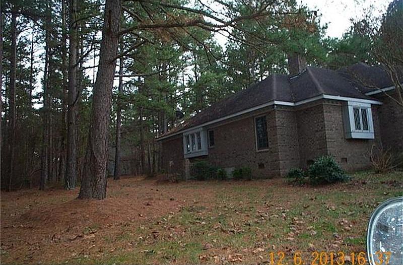 2nd image of 2000 Woodberry Dr