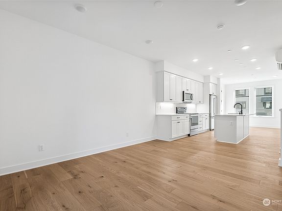 4th image of 1910 SE 12th Street #802