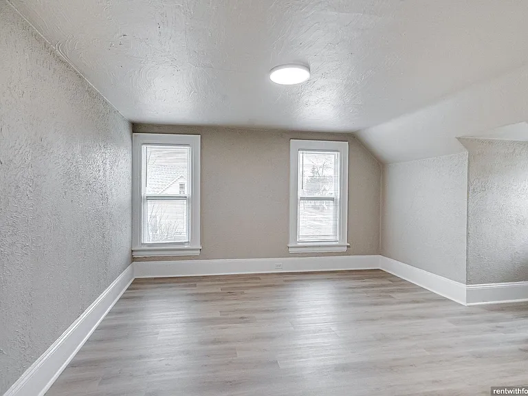702 S Commercial St — Photo 11