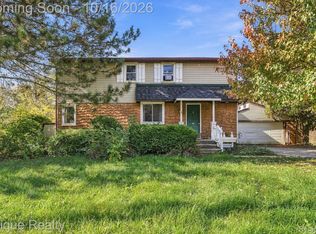 67 Gray Rd, Lapeer, MI 48446