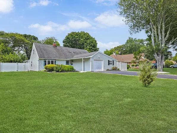 71 Sagebrush Lane, Islandia, NY 11749
