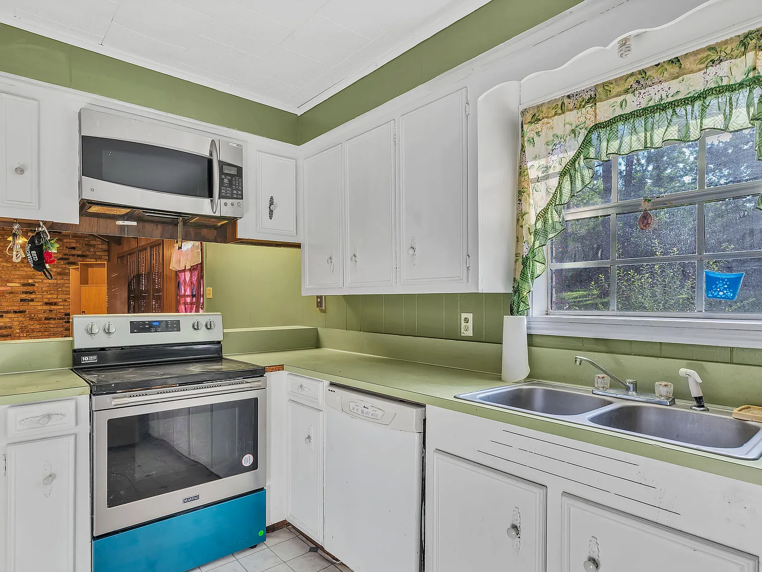 3 bed, 2270 sqft, $1,500 — Photo 3