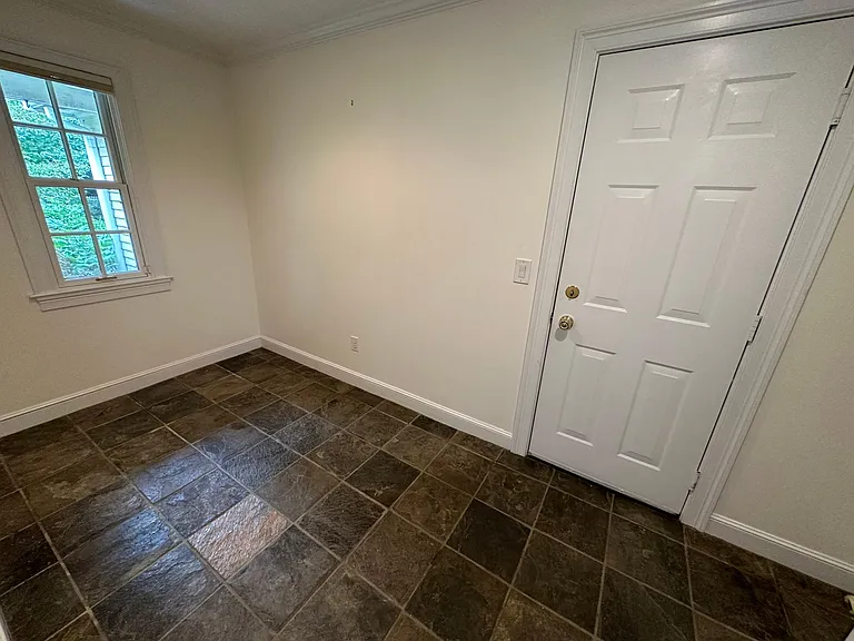 757 Wellesley St — Photo 35