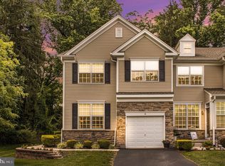 10 Jamies Ct, Warminster, PA 18974