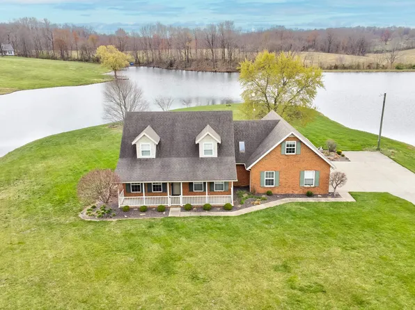1125 Oakwood Dr, Huntingburg, IN 47542