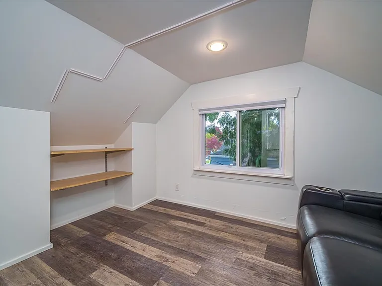 817 S Sullivan St — Photo 14