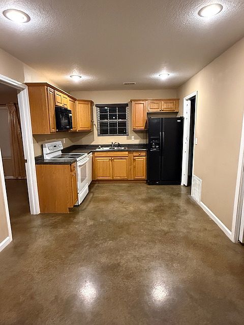 1st image of 102B Redwood Dr #101A