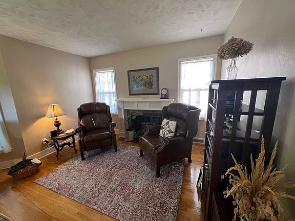 5th image of 817 E B Street