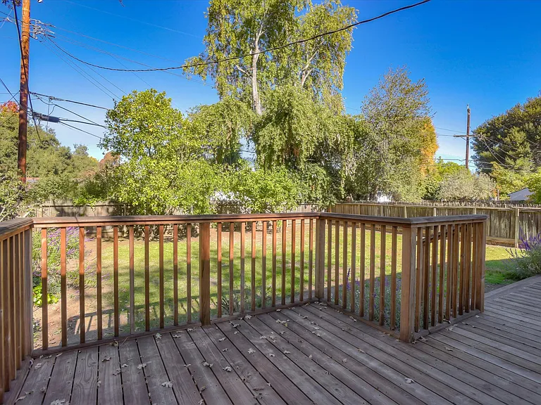 415 Bay Rd — Photo 32