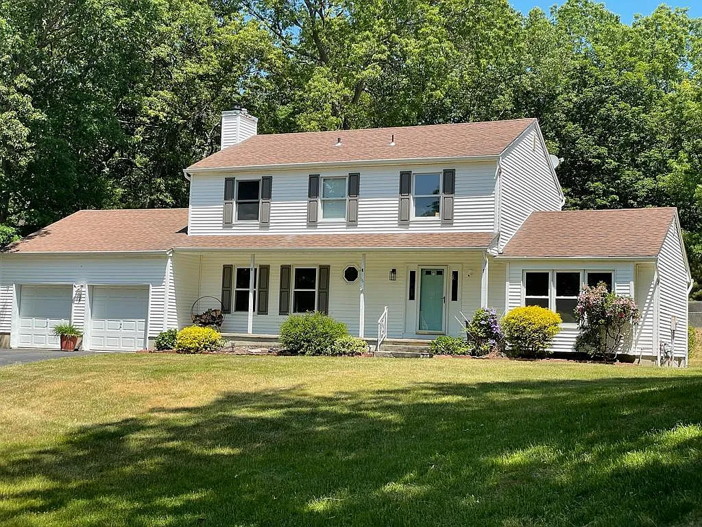 4 bed, $6,800 — Photo 1