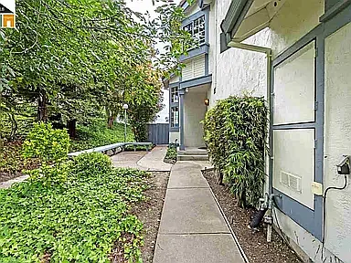 4 bed, 2.5 bath, 1960 sqft, $4,900 — Photo 2