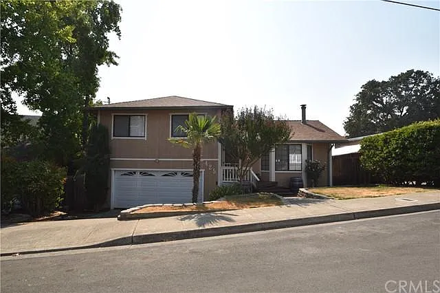 425 Forest Dr photo 1