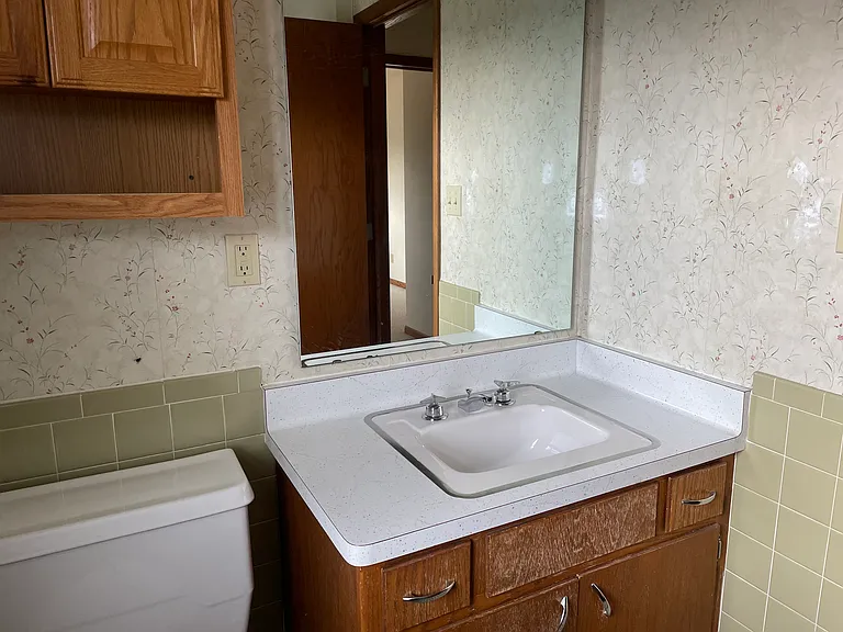 209 W Pierre Ln — Photo 17