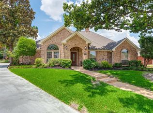 1721 Woodhill Ct, Bedford, TX 76021