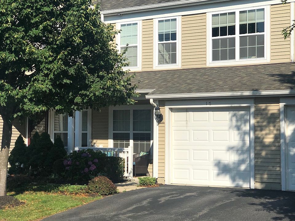 Front of condo with garage