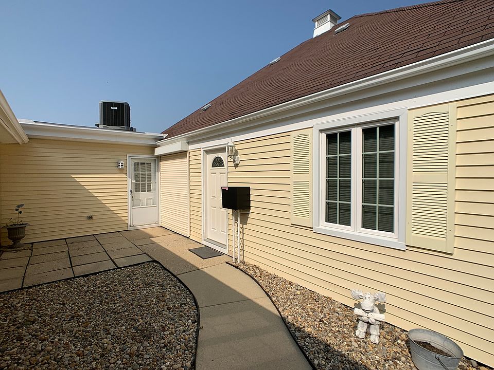 1st image of 35 Garden Dr #35