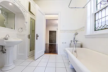 Rented by Dixon Advisory USA Inc.