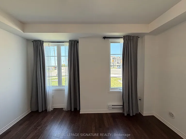 1392 William Halton Pkwy W — Photo 7