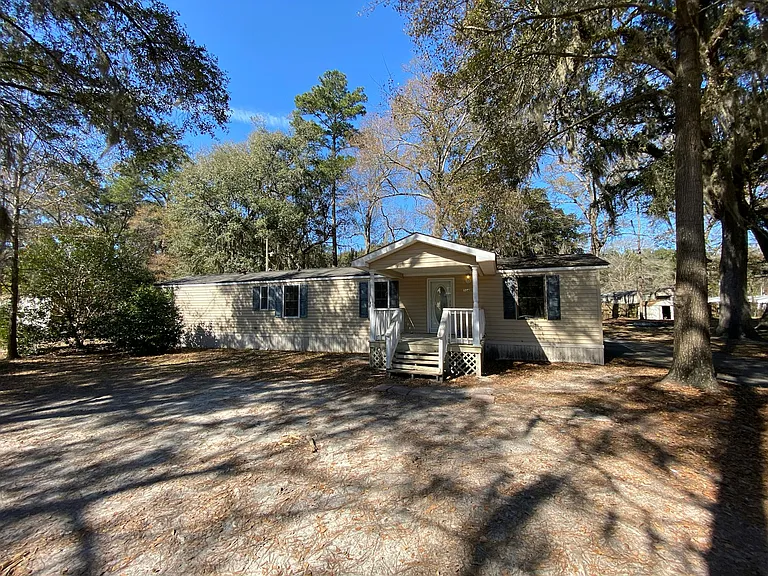 304 Holly Hill Rd — Photo 2