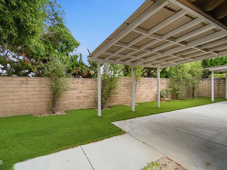 9026 Feather St — Photo 36