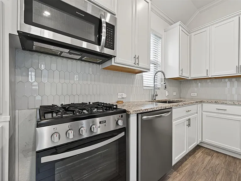 9626 Dancing Grass Dr — Photo 47