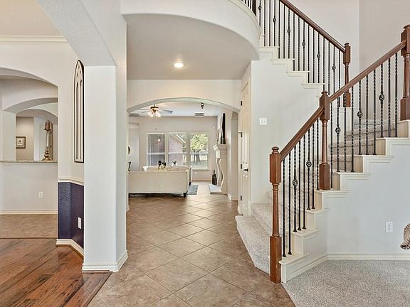 5th image of 908 Shinnecock Hills Dr