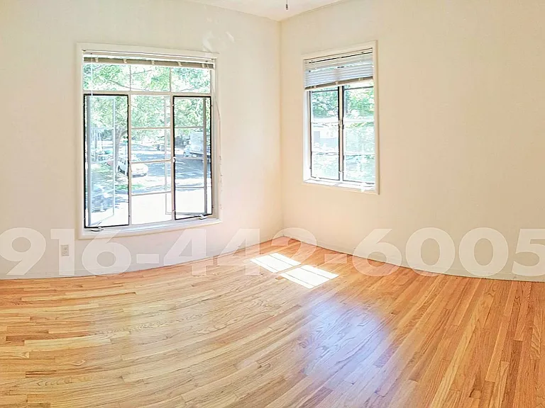 2426 P St #10 — Photo 7