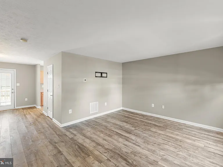174 Equestrian Dr — Photo 3
