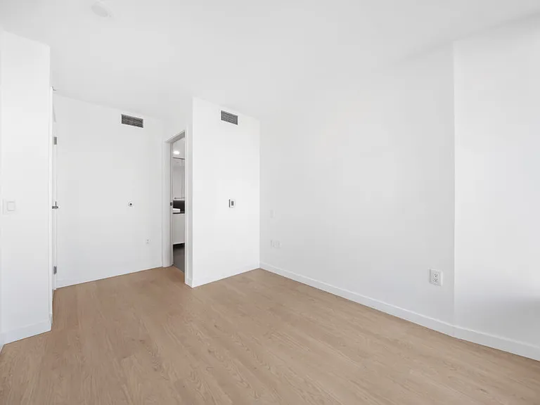 1661 Davie St — Photo 88
