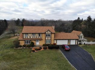 W243S6119 Elder Ayre Dr, Waukesha, WI 53189