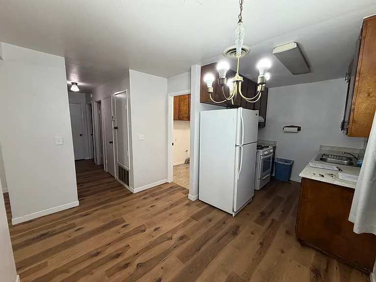 464 W Lincoln Ave — Photo 7