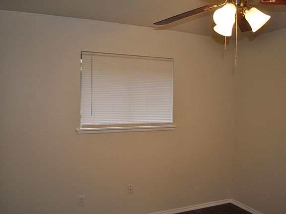 5th image of 1105 Ann Dr #B