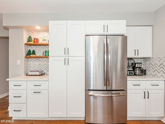 5th image of 8216 Middlebury Ave