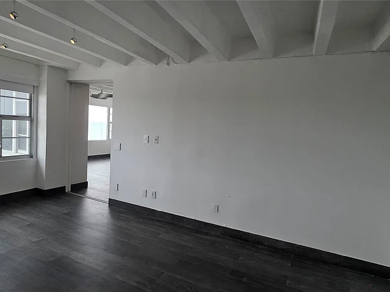 5255 Collins Ave #7G — Photo 22