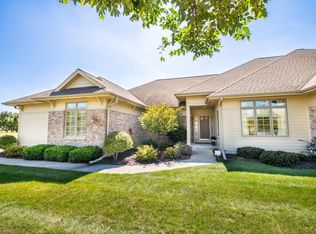 7421 W Heron Pond Dr, Mequon, WI 53092