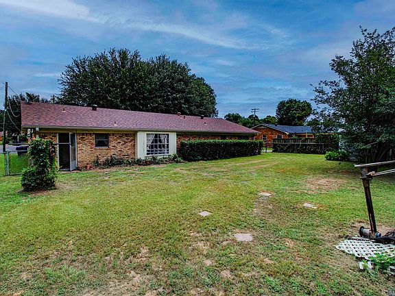 5th image of 1105 Fuller Dr